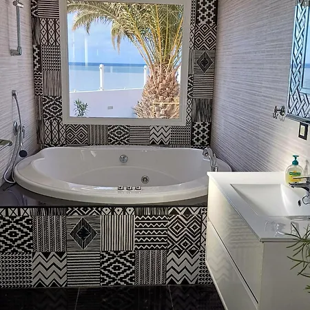 Blue Miracle Arrecife (Lanzarote)